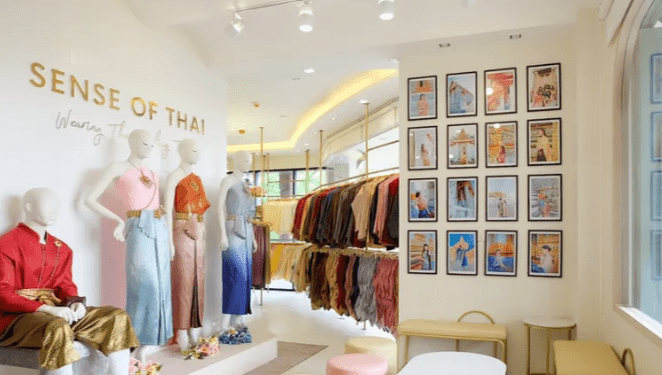 Sense of Thai 为曼谷人气租借泰服店，提供多款男、女、童装尺码的传统泰服供出租。图源：sense of thai